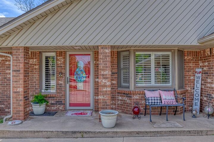 Property Photo:  116 Saint Charles Place  OK 73018