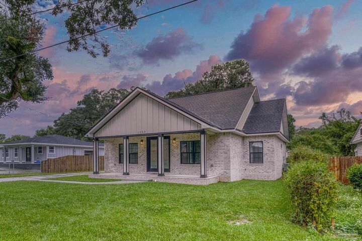 Property Photo:  1503 N K St  FL 32501