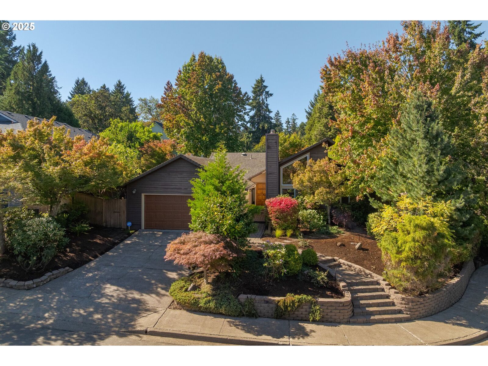 Property Photo: 879 Shalar Ct OR 97405