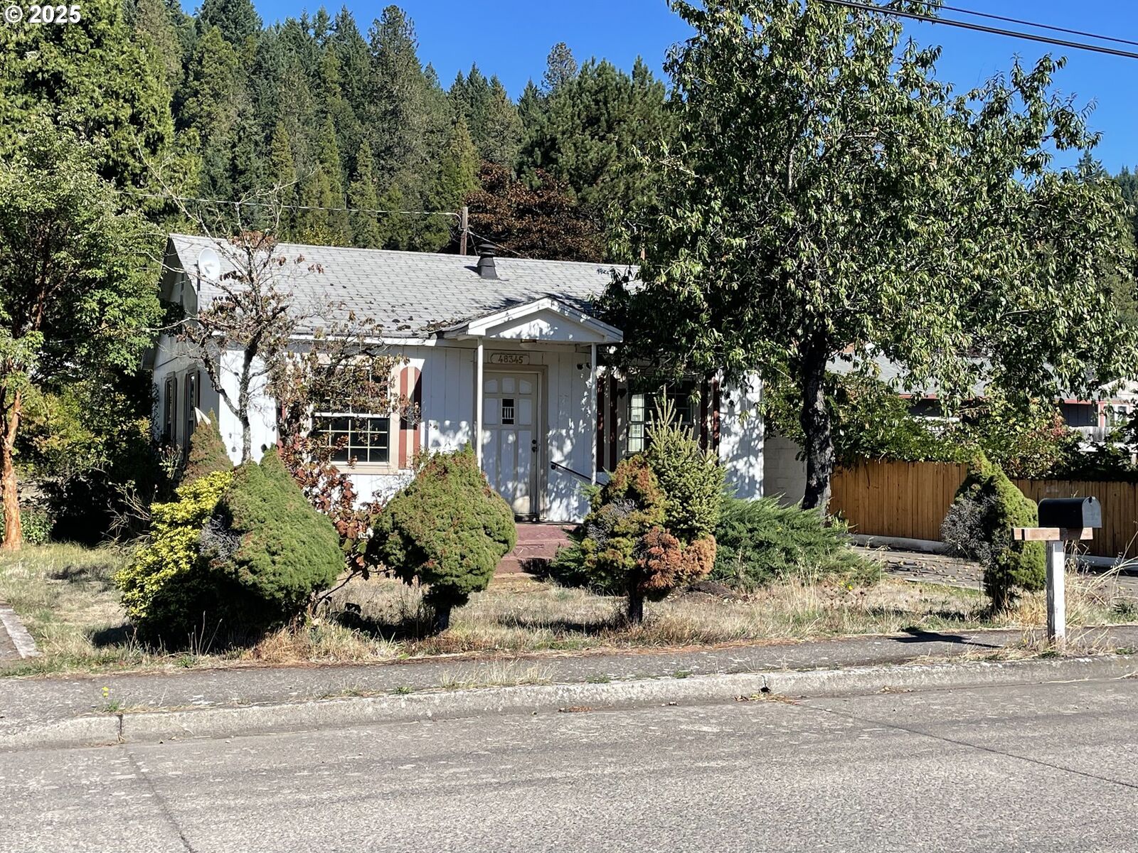 Property Photo: 48345 Commercial St OR 97463