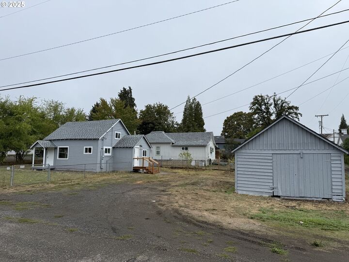 Property Photo:  395 Applegate Ave  OR 97499