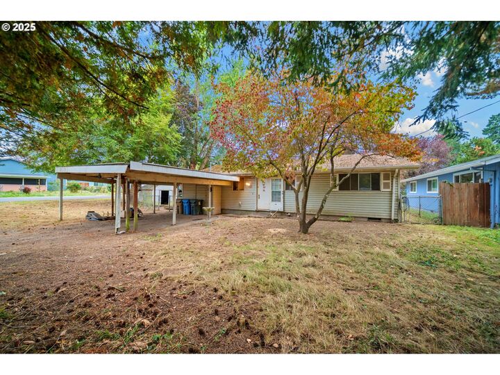 Property Photo: 14533 SE Bunnell St OR 97267