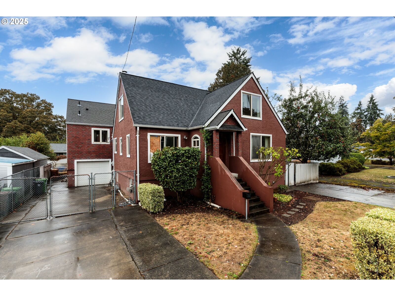 Property Photo: 169 Macarthur St OR 97051