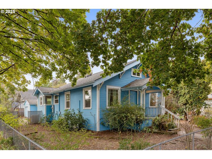 Property Photo:  5522 SE Harold St  OR 97206 