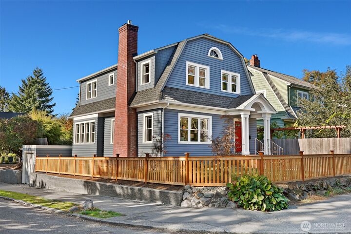 Property Photo:  903  32nd Avenue  WA 98122 