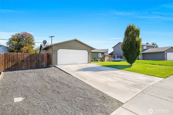 Property Photo:  1629 S Skyline Drive  WA 98837