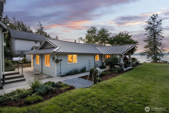 Property Photo: 3834 85th Avenue NW WA 98502
