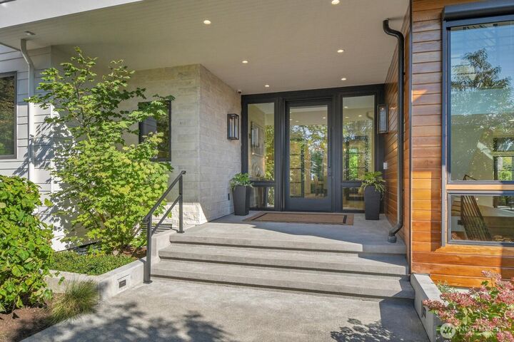 Property Photo: 5632 NE 55th Street WA 98105