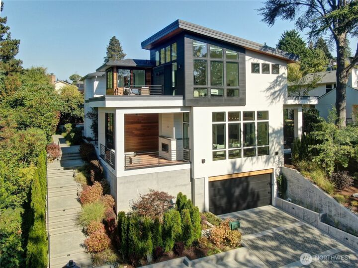 Property Photo:  5632 NE 55th Street  WA 98105 