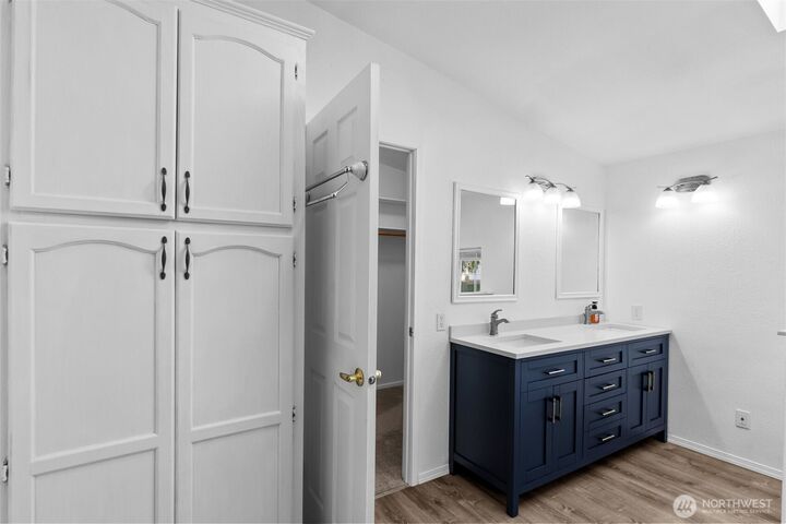 Property Photo: 10 E Rose Lane WA 98584
