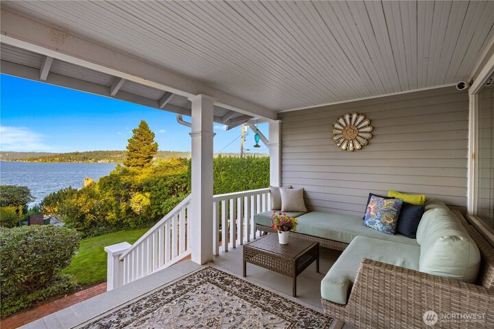Property Photo: 17453 SE 40th Place WA 98008