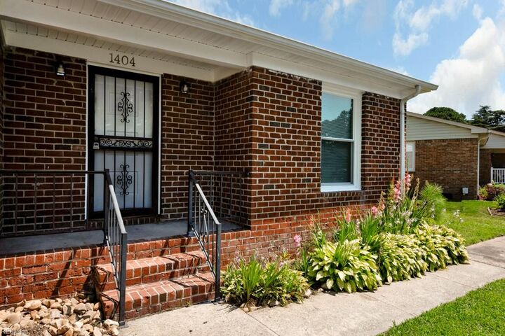 Property Photo:  1404 Cole Rd  VA 23701 