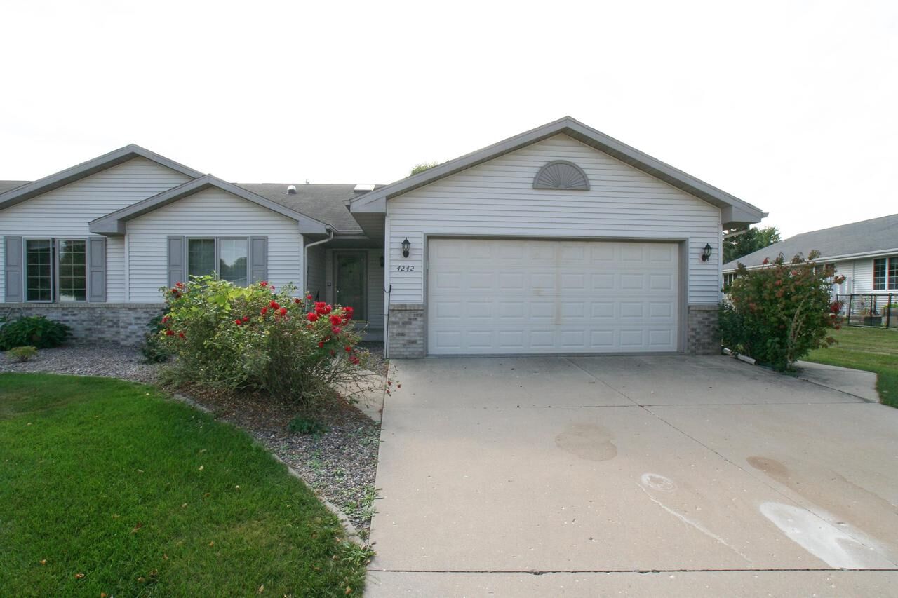 Property Photo:  4242 Greenbriar Drive  WI 53546 