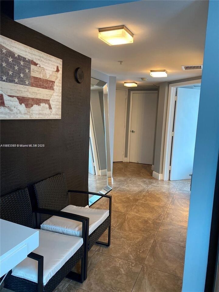 Property Photo: 41 SE 5th St 717 FL 33131