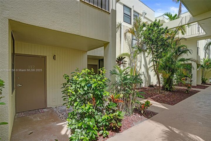 Property Photo: 20291 NE 30th Ave 112 FL 33180