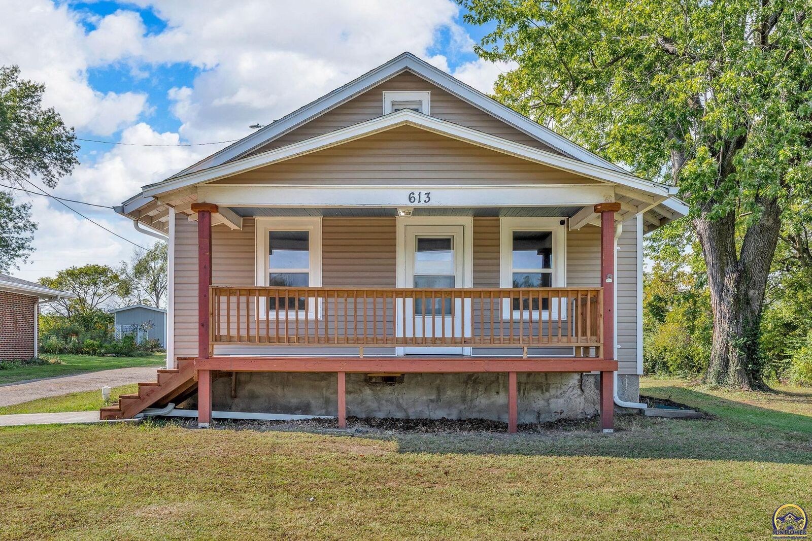 Property Photo:  613 SW Grand Ct  KS 66606 