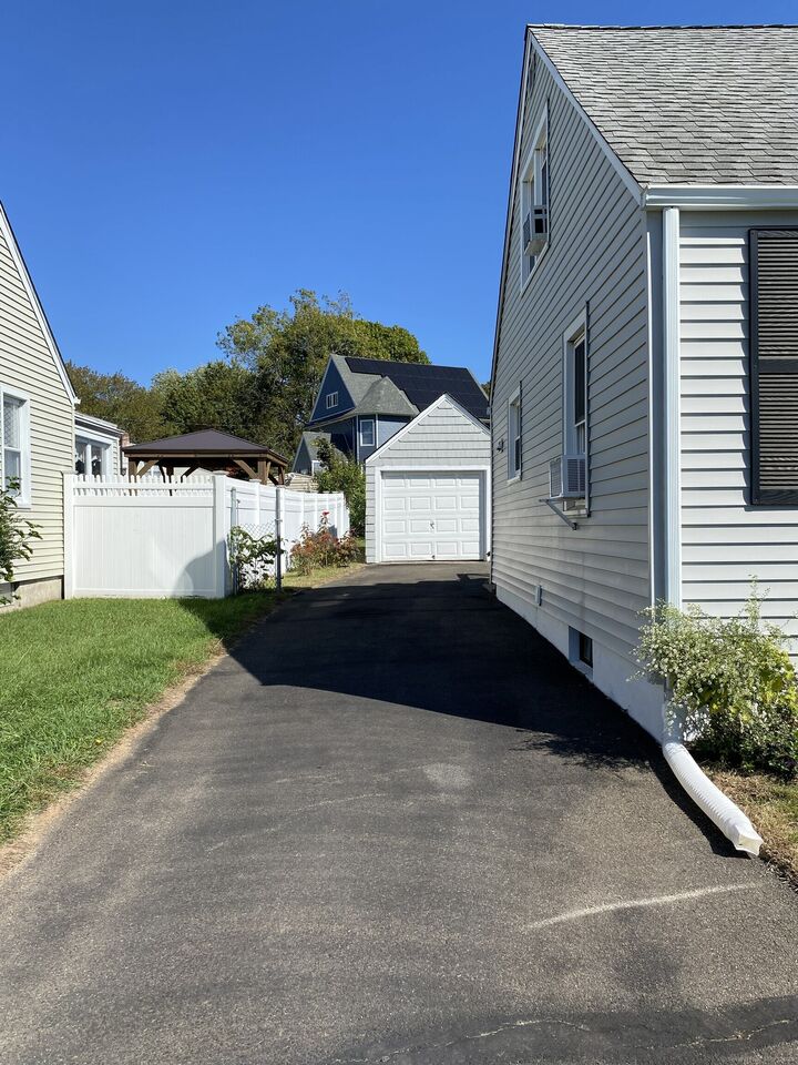 Property Photo:  103 Saltonstall Parkway  CT 06512 