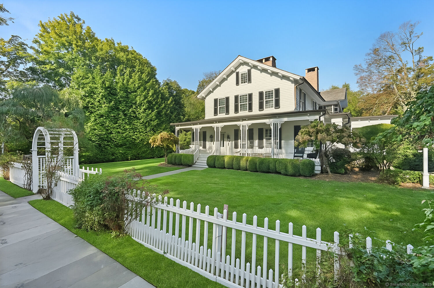 Property Photo: 944 Pequot Avenue CT 06890