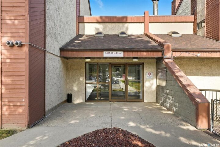Property Photo: 3302 33rd Street W 208 SK S7L 6S5