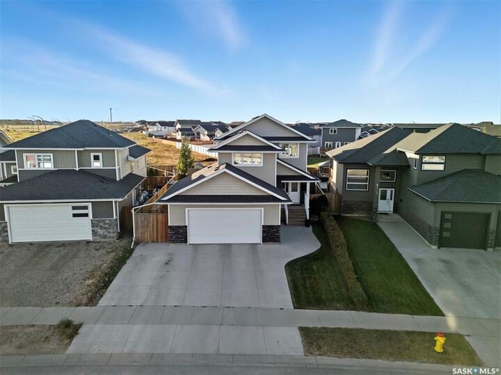Property Photo: 1319 Steeves Avenue SK S7R 0M4