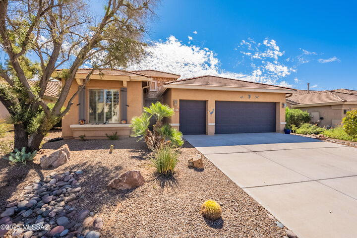 Property Photo: 2212 E Bluejay Bluff Lane AZ 85614