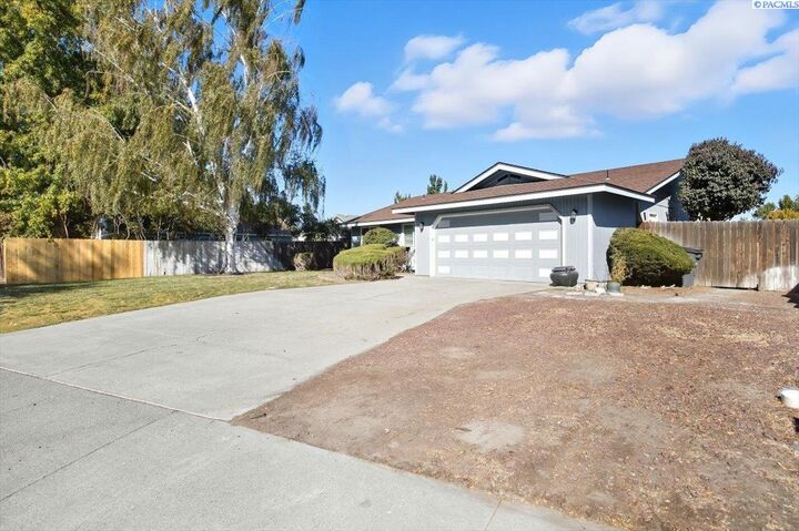Property Photo: 8608 W Imnaha Ave WA 99336