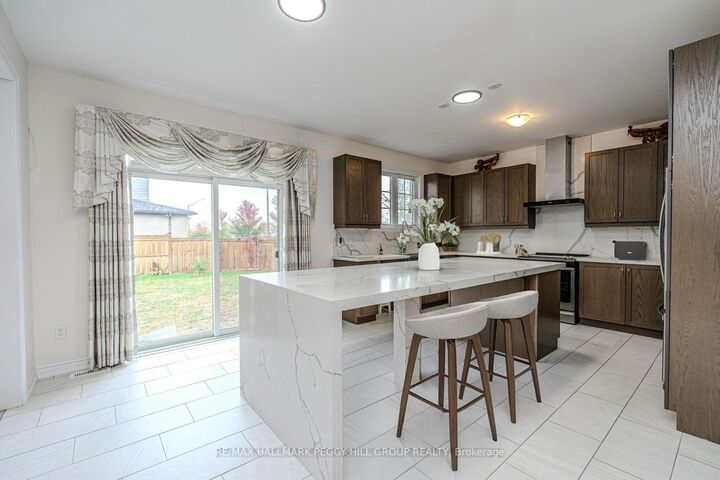Photo de la propriété: 3027 Monarch Drive ON L3V 8K3