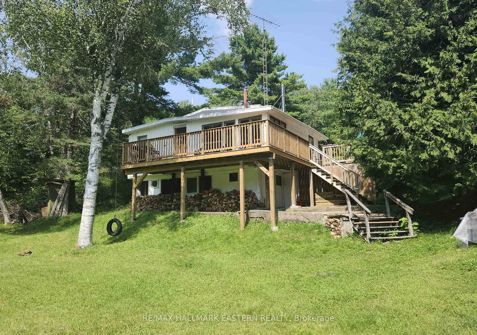 Property Photo: 106 Lakeview Crescent ON K0L 1A0