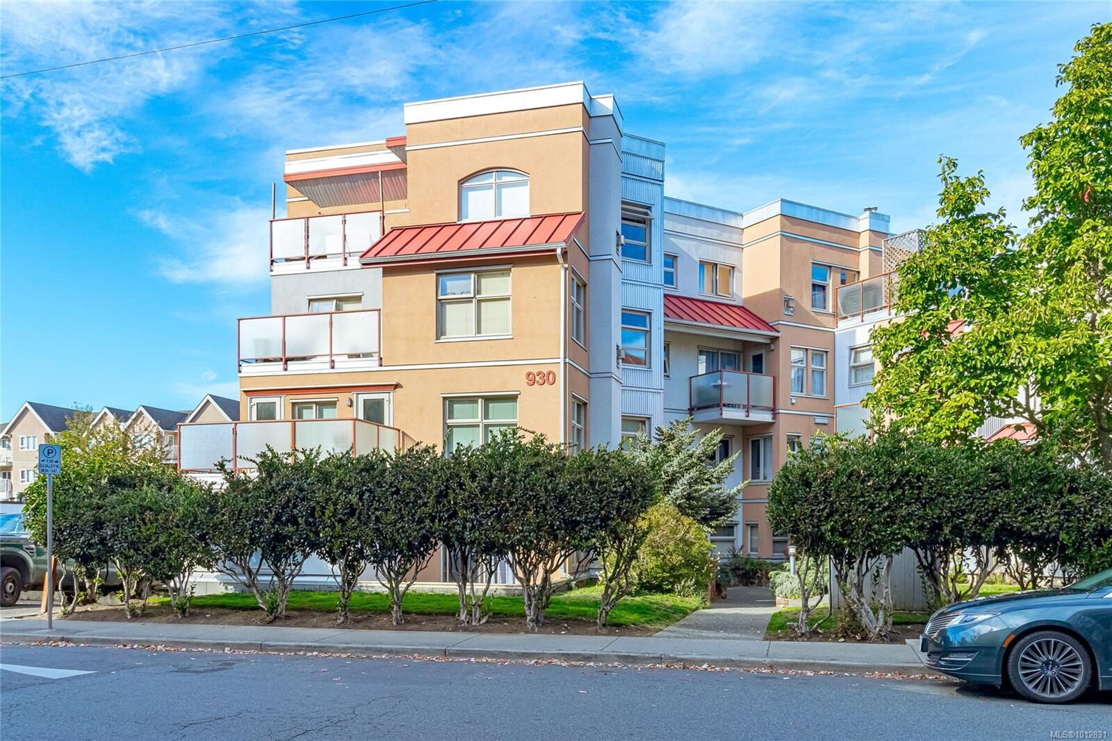 Property Photo: 930 North Park St 10 BC V8T 1C6