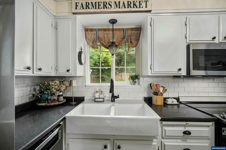 Property Photo: 3796 Hart Dr N OR 97303