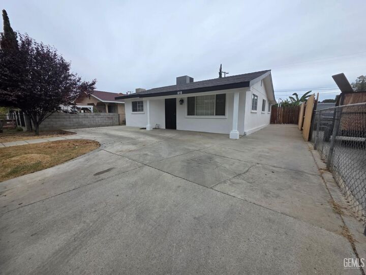 Property Photo: 615 Beverly Drive CA 93307