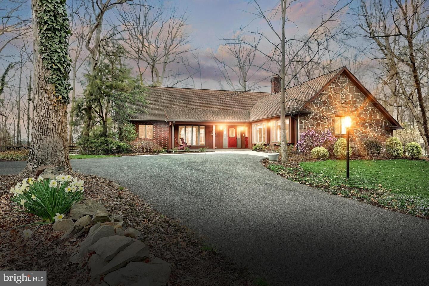 Property Photo:  10 White Oak Trail  PA 17325 