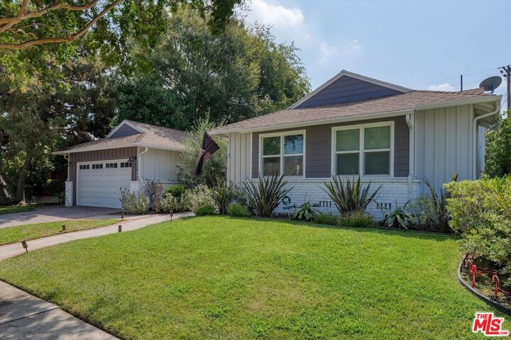 Property Photo: 12814 Collins St CA 91607