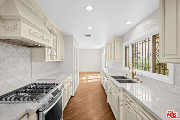 Property Photo: 224 S Palm Dr CA 90212