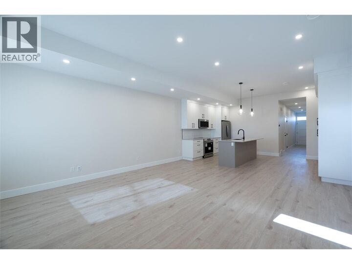 Property Photo:  163 Chestnut Avenue  BC V2B 1L3 