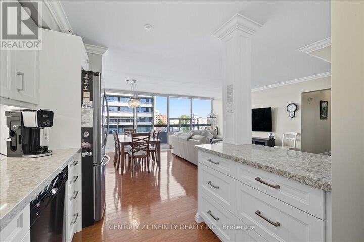 Photo de la propriété: 50 Richmond Street East 635 ON L1G 7C7