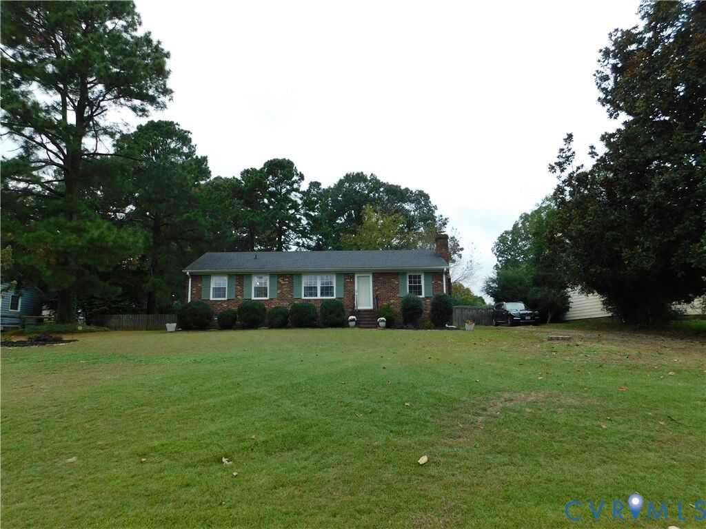 Property Photo: 7283 Walnut Grove Drive VA 23111