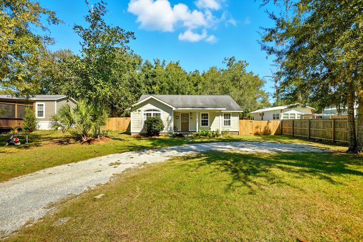 Property Photo: 75 Palmetto Avenue FL 32439