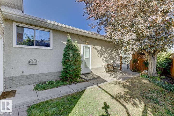 Property Photo: 1015 Parker Drive AB T8A 1C5