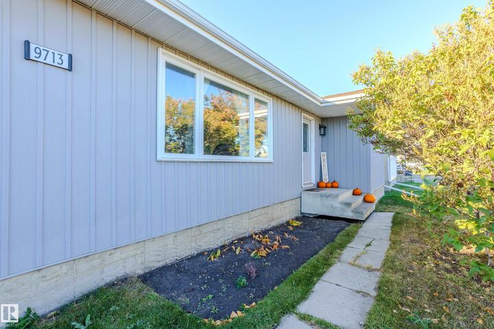 Property Photo: 9713 100 Avenue AB T8R 1G6
