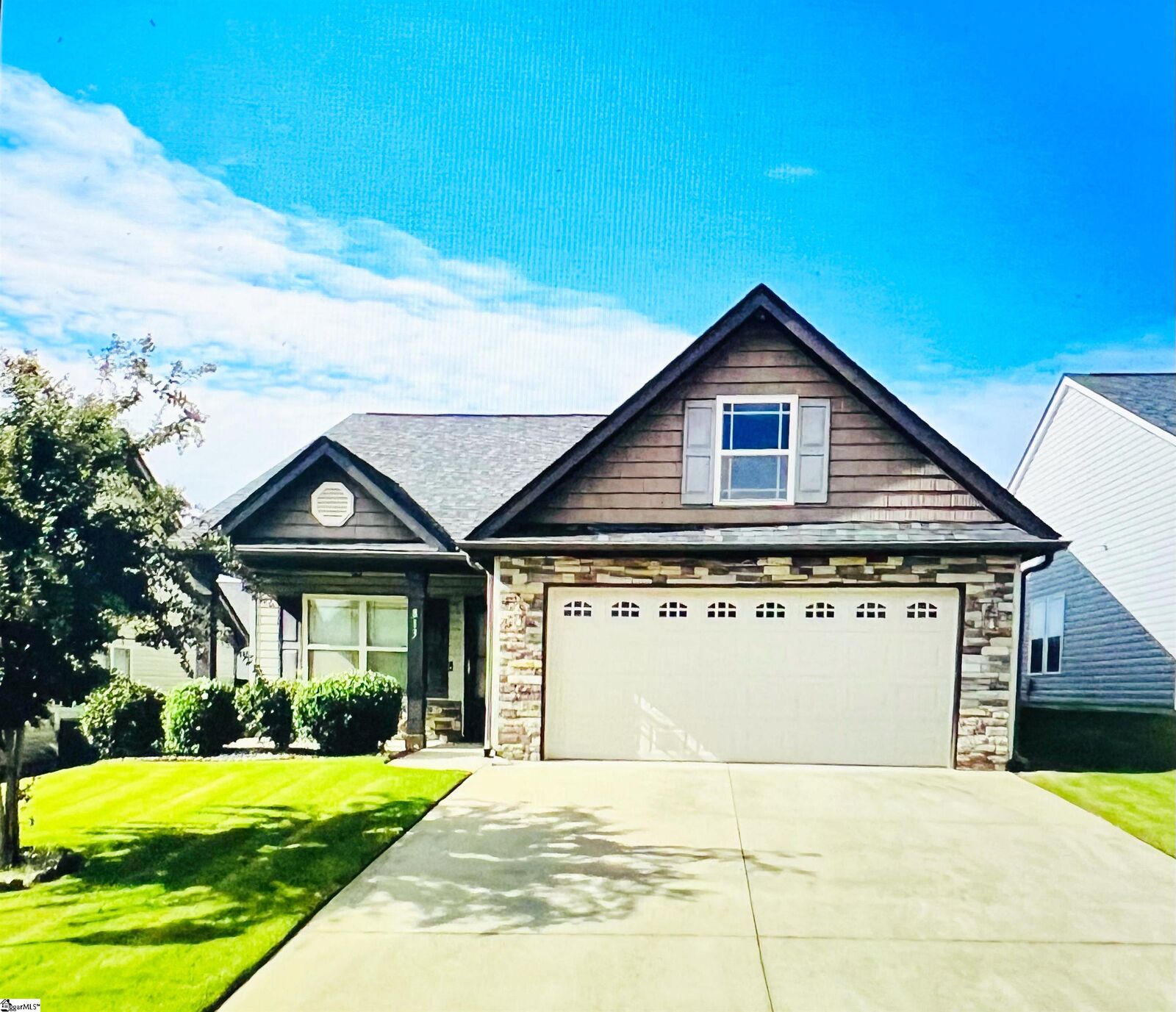 Property Photo:  813 Alley Ridge Drive  SC 29349 