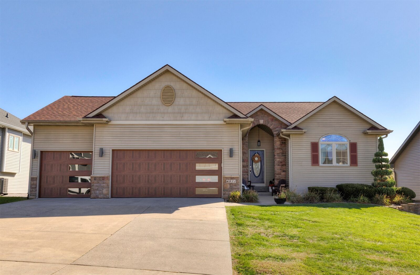 Property Photo: 6811 Mark Twain Court IA 50131