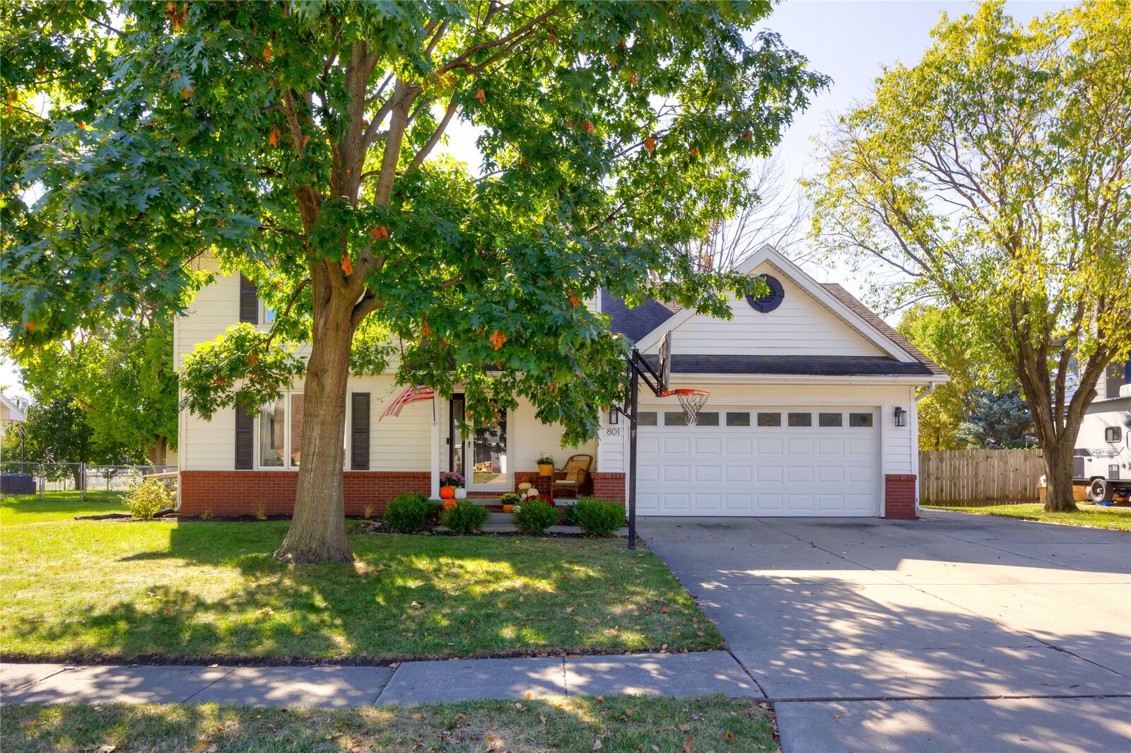 Property Photo:  801 SE Peterson Drive  IA 50021