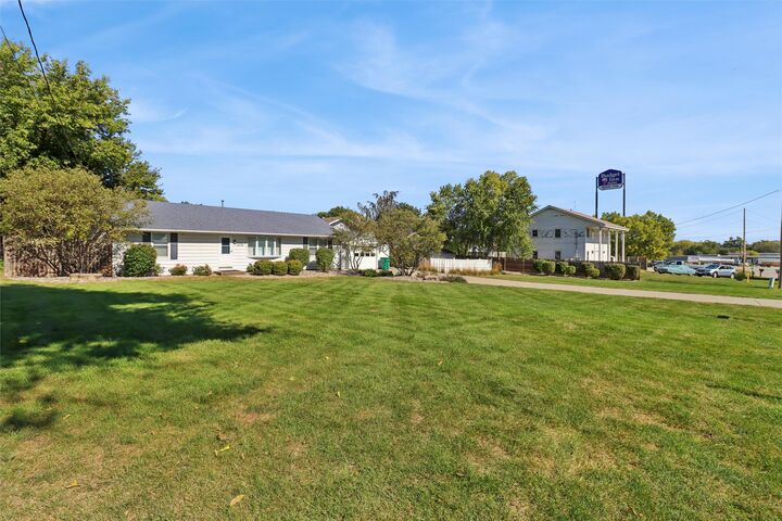 Property Photo: 1276 NE 52nd Avenue IA 50313