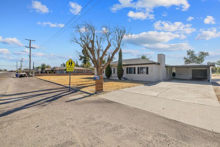 Property Photo:  21199 S Feland Avenue  CA 93656 