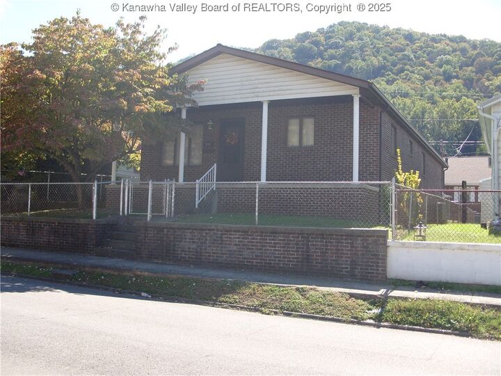 Property Photo:  717 4th Avenue  WV 25136