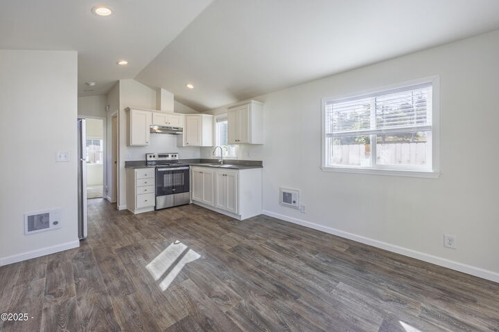 Property Photo: 4875 N Hwy 101 95 OR 97341