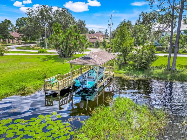Property Photo: 721 W Lakeshore Drive FL 34711
