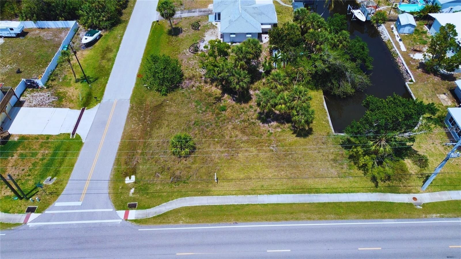 Property Photo: 3128 Banyan Way FL 33950