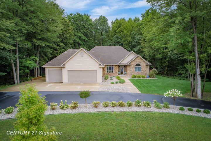 Property Photo: 2262 N Rolling Ridge Drive MI 48642